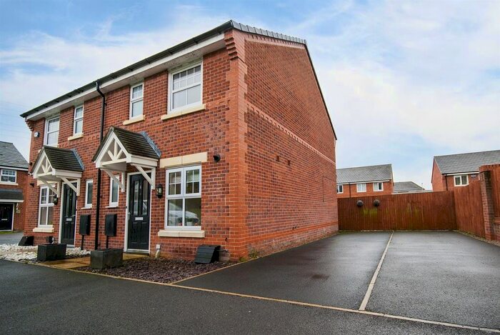 3 Bedroom Property To Rent In Weave Grove, Bolton, BL1