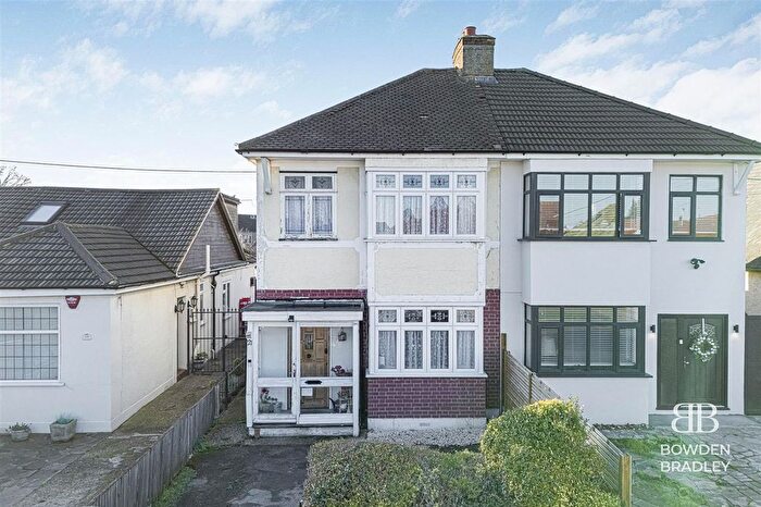 3 Bedroom Semi Detached House For Sale In Stanley Road North, Rainham, RM13