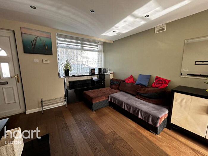 2 Bedroom Semi-Detached House To Rent In Third Avenue, Luton, LU3