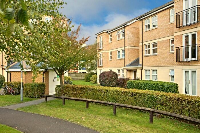 3 Bedroom Flat To Rent In Venneit Close, Oxford, OX1
