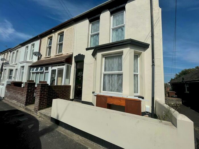 3 Bedroom End Of Terrace House To Rent In Regent Road, Gillingham, ME7