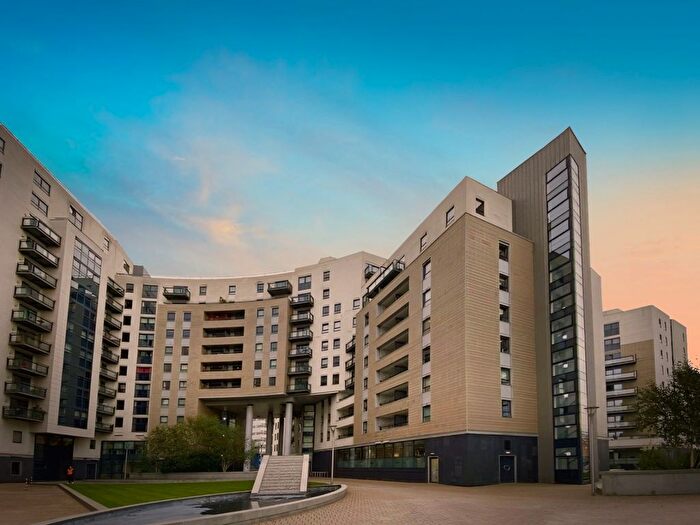 2 Bedroom Flat To Rent In Gateway North, Crown Point Road, Leeds, LS9