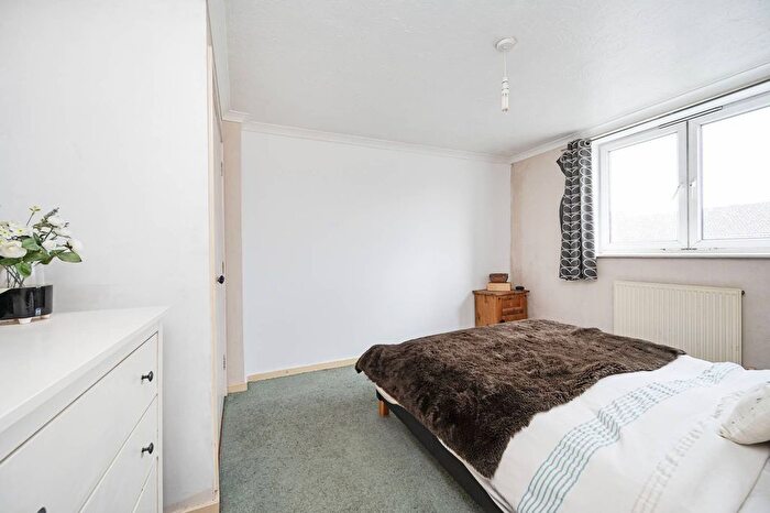 2 Bedroom Flat For Sale In Roman Road, Bethnal Green, London, E2