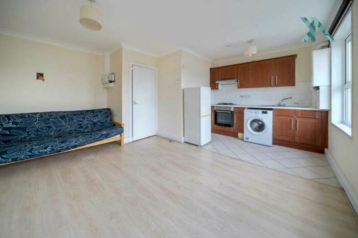 3 Bedroom Flat To Rent In Tulse Hill, Tulse Hill, SW2