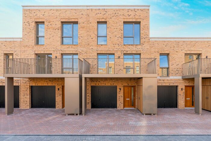 4 Bedroom Terraced House To Rent In Vinca Mews, London, NW7