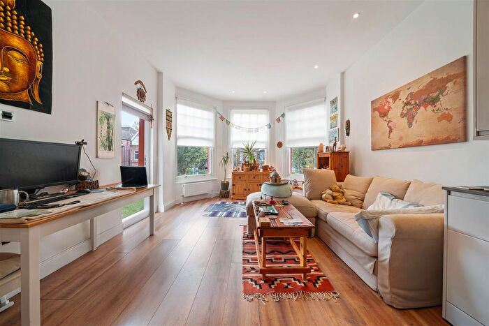 2 Bedroom Flat To Rent In Queens Avenue, Muswell Hill, London, N10