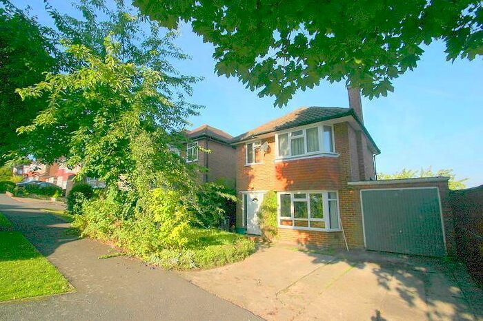 3 Bedroom House To Rent In Bedroom Detached House In Purley, CR8