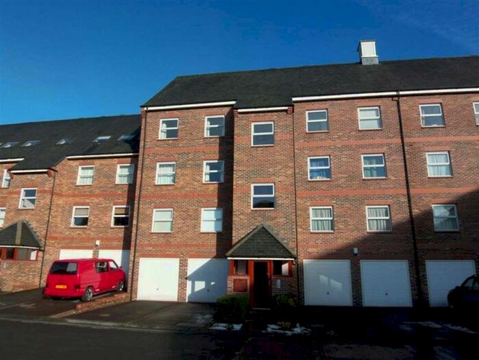 2 Bedroom Flat To Rent In Whitecross Gardens, York, North Yorkshire, Uk, YO31