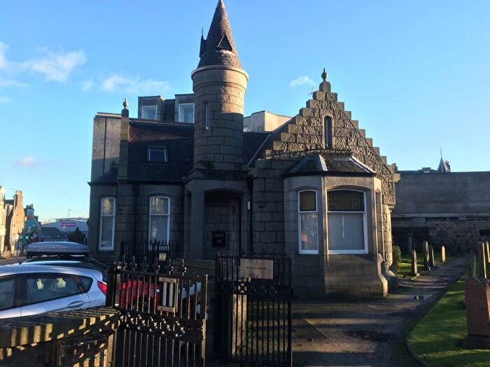 3 Bedroom Terraced House To Rent In Great Western Road, Aberdeen, AB10