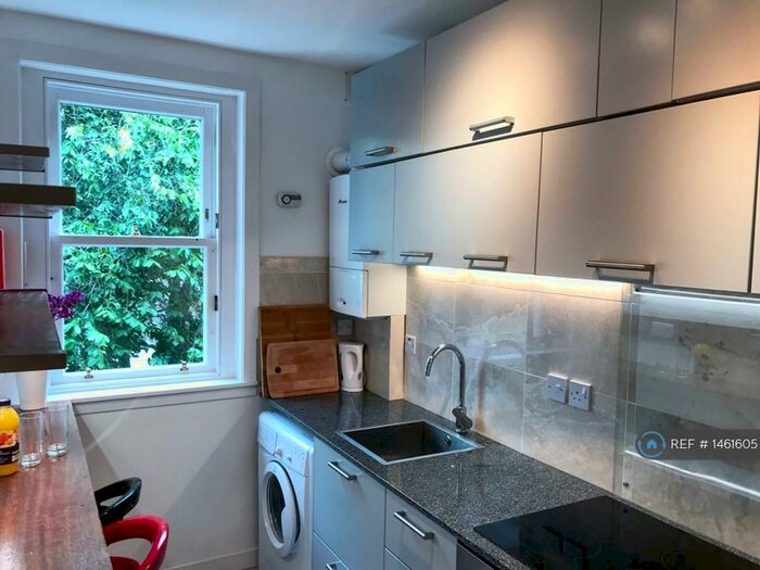 3 Bedroom Flat To Rent In Potterrow, Edinburgh, EH8
