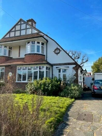 3 Bedroom Terraced House To Rent In Pickhurst Lane, Bromley, BR4