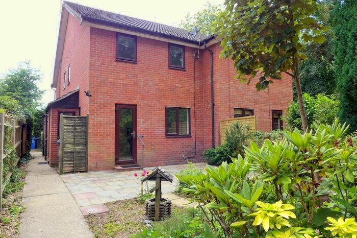 1 Bedroom End Of Terrace House To Rent In Church Road, Fleet, GU51