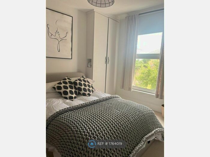 1 Bedroom Flat To Rent In Barry Road, London, SE22