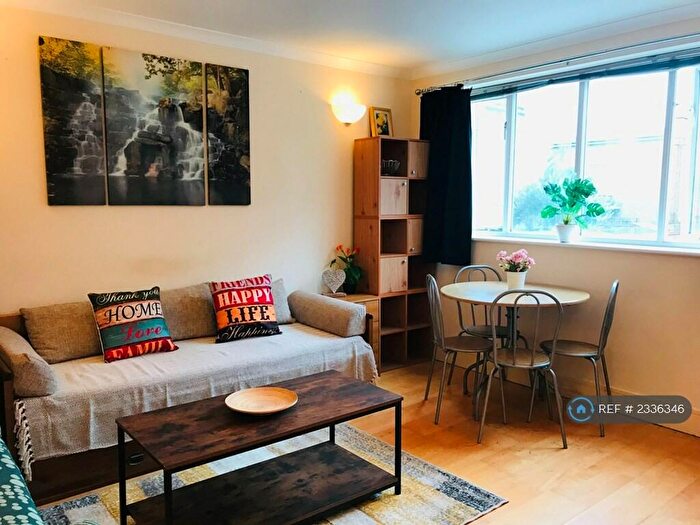 2 Bedroom Flat To Rent In Duckett Street, London, E1