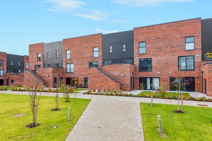 3 Bedroom Flat To Rent In Festival Court, Festival Park, Glasgow, G51