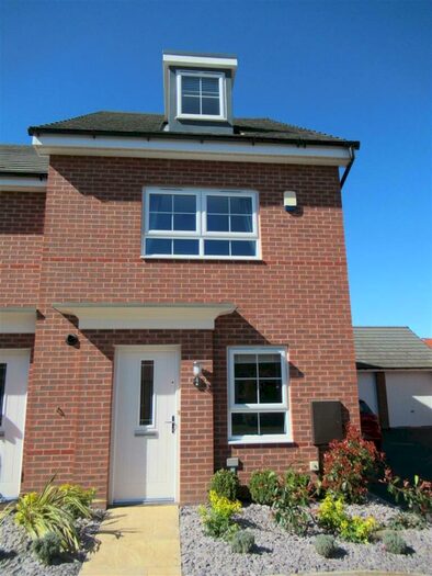 4 Bedroom Semi-Detached House To Rent In Aurelius Way, North Hykeham, LN6