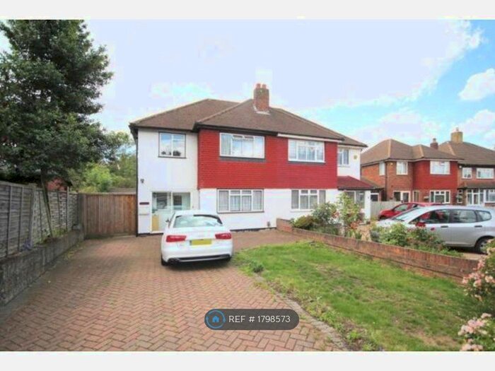 3 Bedroom Semi-Detached House To Rent In Ash Tree Way, Croydon, CR0