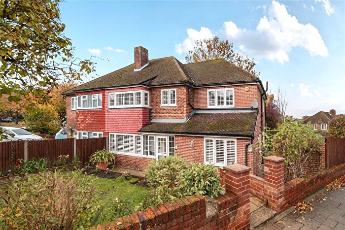 5 Bedroom Semi-Detached House For Sale In Daleside, Orpington, BR6