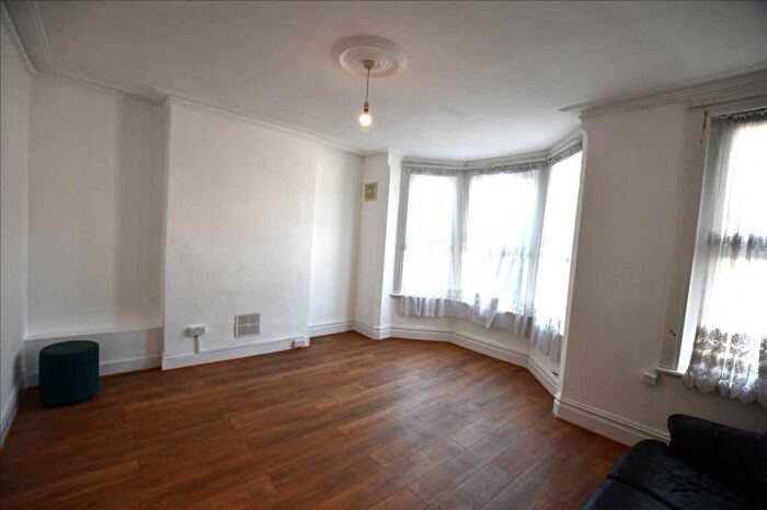 2 Bedroom Flat To Rent In Higham Road, London, N17