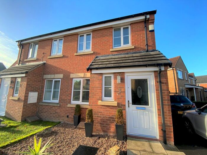 2 Bedroom Semi-Detached House To Rent In Aketon Croft, Castleford, WF10