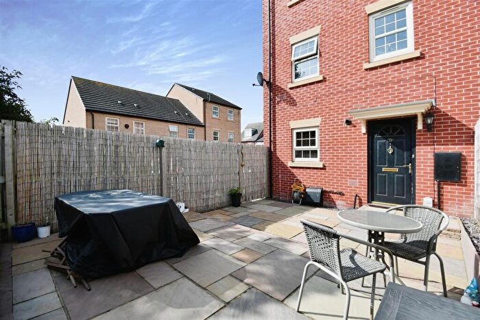 2 Bedroom End Of Terrace House For Sale In Boothferry Park Halt, Hull, HU4