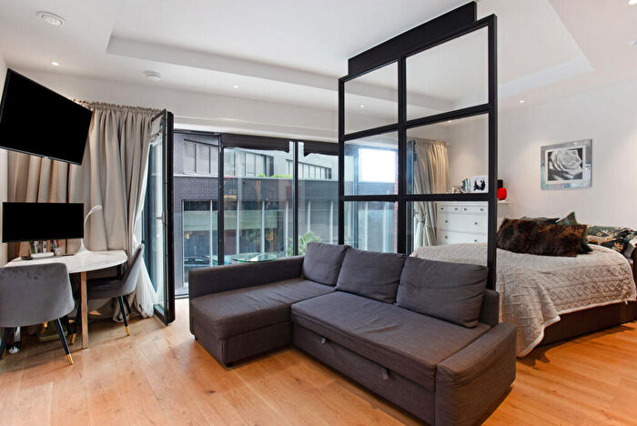 1 Bedroom Flat For Sale In Lyell Street, London, E14