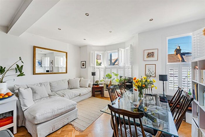 2 Bedroom Flat For Sale In Morley Road, Leyton, London, E10