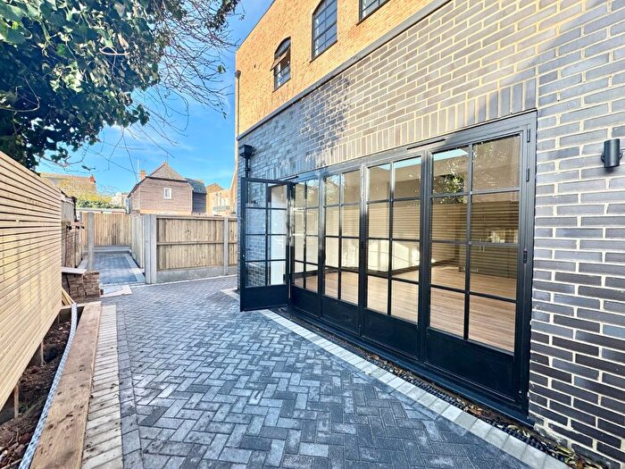 2 Bedroom Flat To Rent In Monkton Place, Ramsgate, CT11