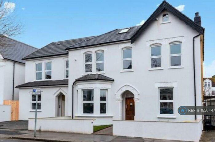 2 Bedroom Flat To Rent In Whitworth Road, London, SE25