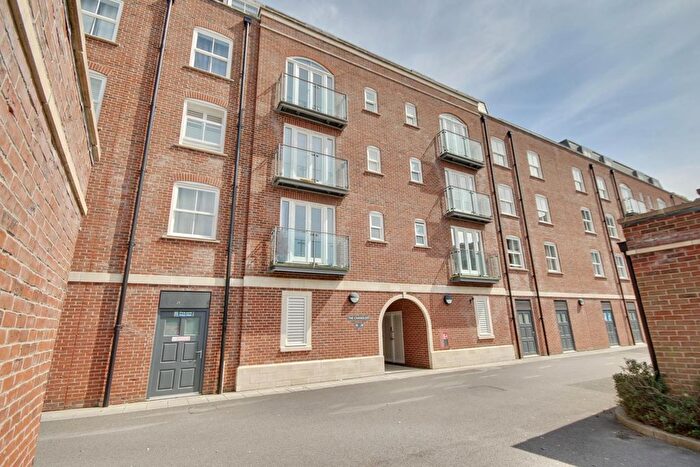 2 Bedroom Flat To Rent In Salt Meat Lane, Gosport, PO12