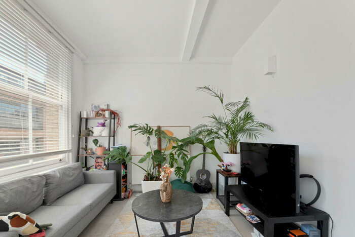 2 Bedroom Apartment To Rent In Clerkenwell London, EC1V