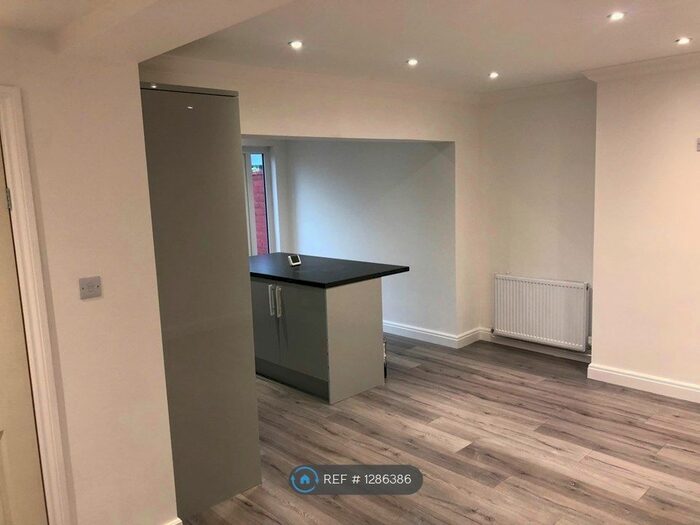 5 Bedroom Semi-Detached House To Rent In Hazel Road, Dartford DA1