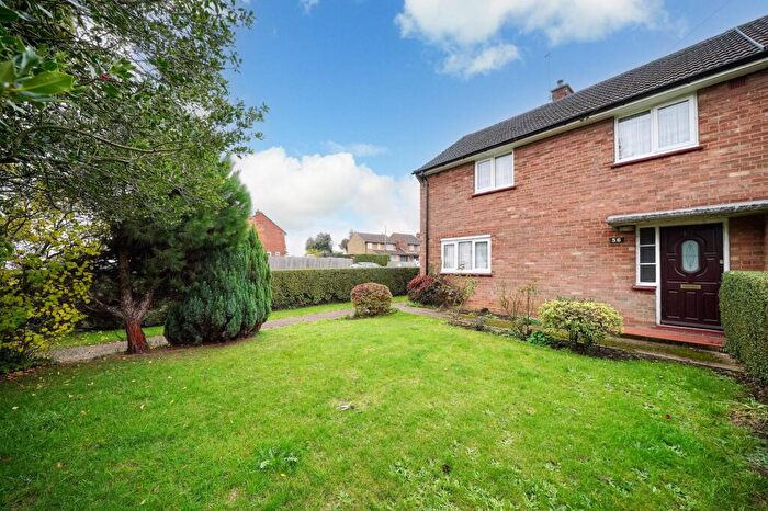 3 Bedroom Semi-Detached House For Sale In Front Street, Slip End, LU1