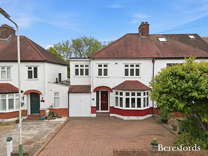 3 Bedroom Semi-Detached House For Sale In Deyncourt Gardens, Upminster, RM14