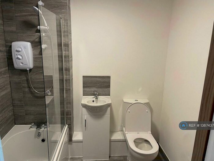 2 Bedroom Flat To Rent In Benyon Path, South Ockendon, RM15