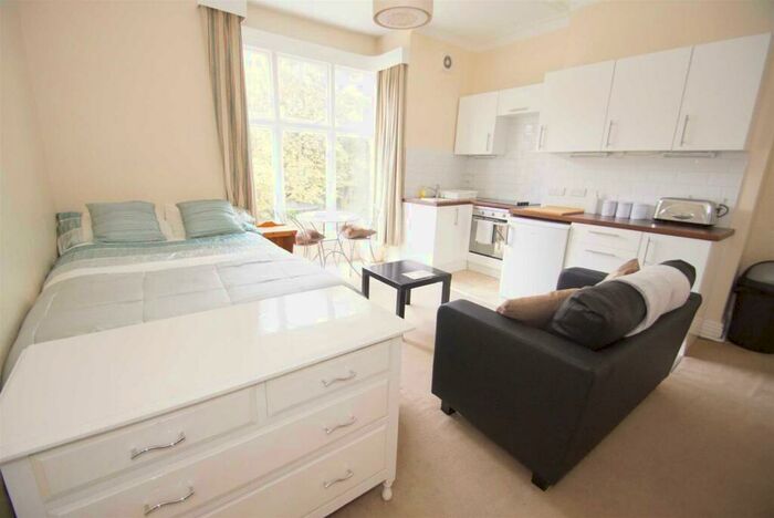 Studio To Rent In Oakwood Avenue, Leeds, LS8