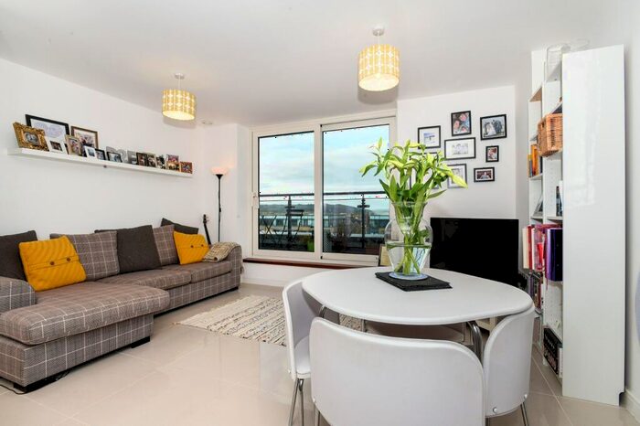 2 Bedroom Apartment To Rent In Douglas House, Ferry Court, CF11