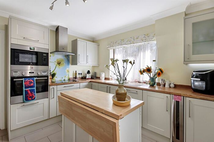 2 Bedroom Detached Bungalow For Sale In Brookmead, Hildenborough, Tonbridge, TN11