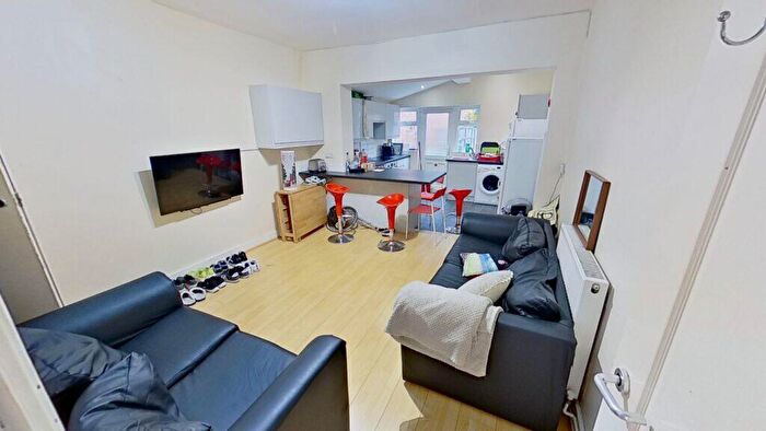 5 Bedroom House To Rent In Heeley Road, Selly Oak, B29