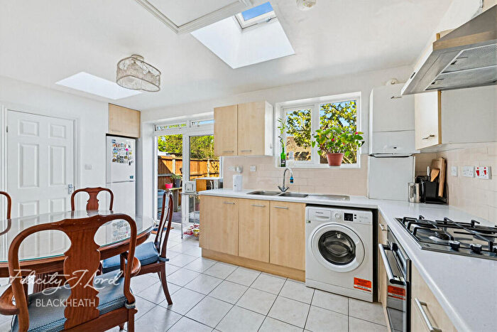 3 Bedroom Terraced House For Sale In Lamport Close, Woolwich, SE18
