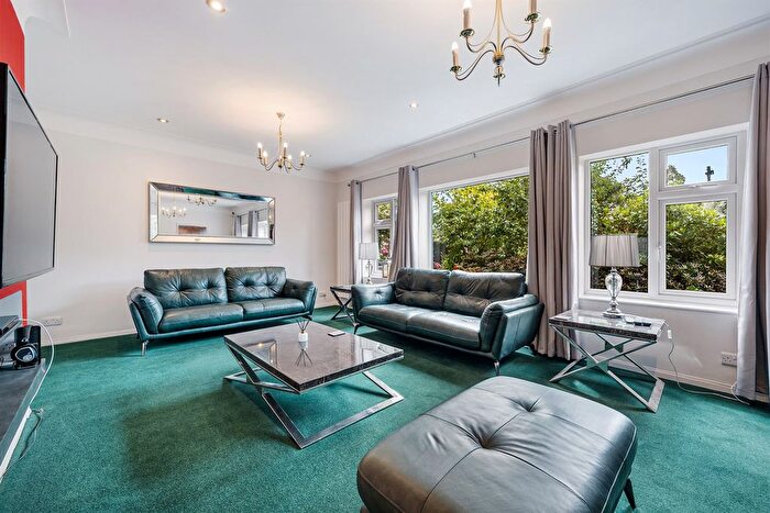 5 Bedroom Detached House For Sale In Taunton Road, Sale, M33
