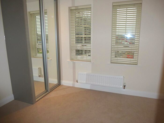 2 Bedroom Apartment To Rent In Kingfisher Drive, Maidenhead, SL6