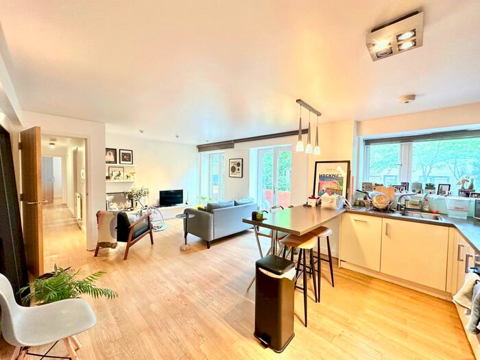 2 Bedroom Flat To Rent In Embassy Lodge, Green Lanes, London, N16