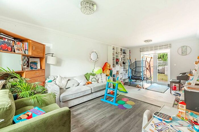 4 Bedroom Detached House For Sale In Wright Close, Bushey, WD23