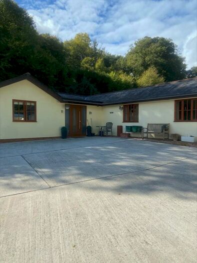 3 Bedroom Semi-Detached Bungalow To Rent In Nadderwater, Exeter, EX4