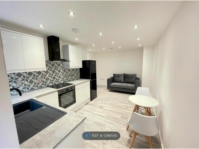 1 Bedroom Flat To Rent In High Street, Lees, Oldham, OL4