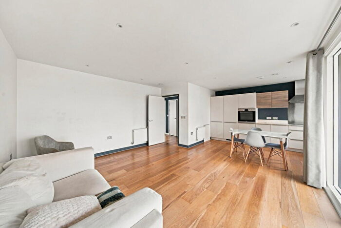 1 Bedroom Flat For Sale In Cambridge Avenue, London, NW6