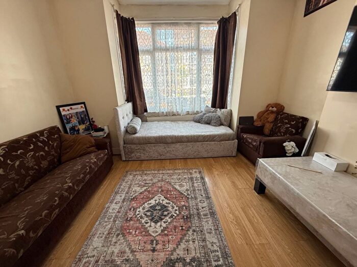 2 Bedroom Flat To Rent In Southall, UB2