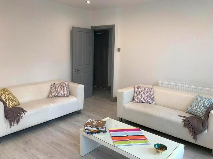 4 Bedroom Flat To Rent In East Dulwich Estate, London SE22