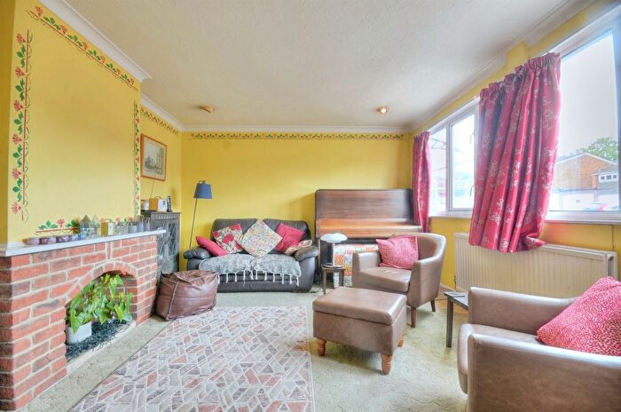 3 Bedroom End Of Terrace House For Sale In Donaldson Road, Salisbury, SP1